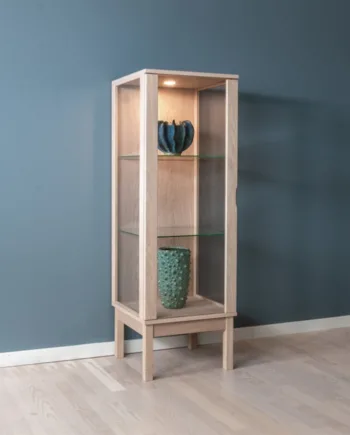 Klim Furniture  V301 Vitrine  Hvidolie på Afbetaling