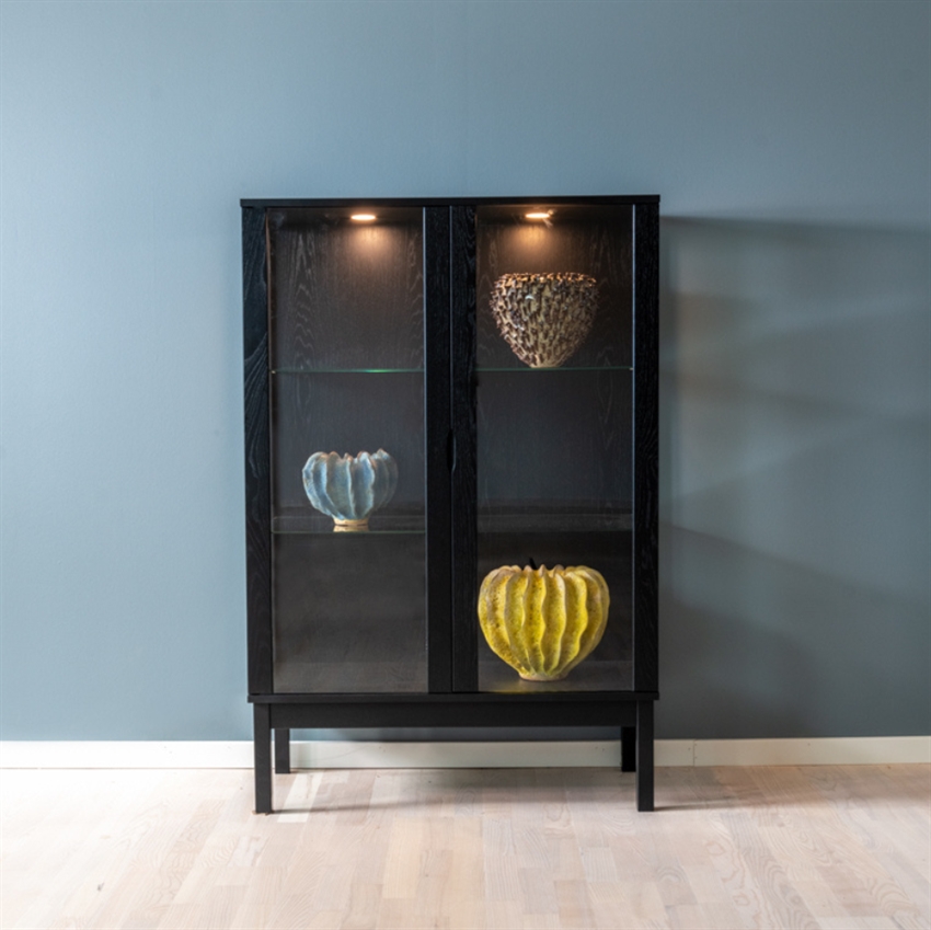 Klim Furniture V302 Vitrine Sortbejdset på Afbetaling
